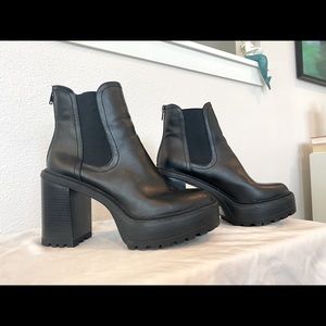 Madden Girl Womens Kamora platform ankle boot size 8M